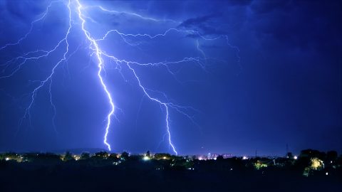 Wie behandelt Gott jene, die Satans Gerüchten glauben und Ihm den Rücken zukehren?