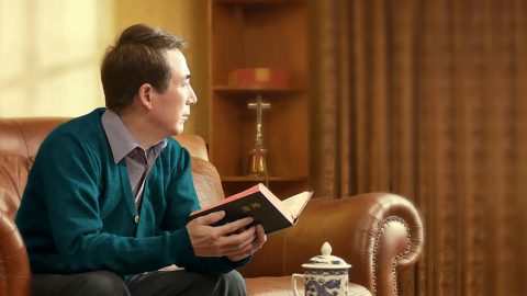 Die Menschen sind sündig, aber das Sündopfer des Herrn Jesus ist in alle Ewigkeit wirksam. Solange wir dem Herrn unsere Sünden beichten, wird Er uns vergeben. Wir sind dann sündlos in den Augen des Herrn und können in das Himmelreich eingehen!