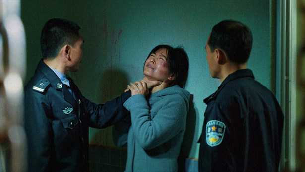 Das schimmernde Licht des Lebens in der Höhle der dunklen Monster