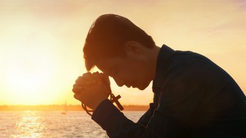 Oraciones cristianas: 3 puntos clave para que Dios escuche tus oraciones