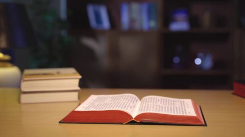 ¿Puede representar la Biblia al Señor?