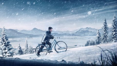 Decís que debemos aceptar la obra del juicio de Dios de los últimos días, dado que solo entonces nuestro carácter satánico sería purificado y transformado, y que solo así entraremos en el reino de Dios. Entonces, como el Señor lo exige, somos humildes y tolerantes, amamos a nuestros enemigos, cargamos con nuestra cruz, disciplinamos nuestro cuerpo, abandonamos las cosas mundanas, obramos y predicamos por el Señor, etc. ¿No son todos estos cambios que han tenido lugar en nosotros? ¿Estáis diciendo que esto no es suficiente para que podamos entrar en el reino celestial? Pienso que, siempre que sigamos esforzándonos de esta manera, nos haremos santos y entraremos en el reino celestial.