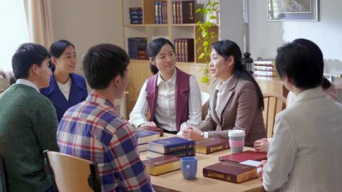 In che modo Dio Onnipotente svolge la Sua opera di giudizio negli ultimi giorni? In che modo giudica, purifica e perfeziona l’uomo attraverso le Sue parole? Dobbiamo scoprirlo a tutti i costi. Se comprendiamo l’opera di Dio Onnipotente, possiamo veramente sentire la voce di Dio ed essere portati davanti al Suo trono. Vi preghiamo di spiegarci tutto più in dettaglio!