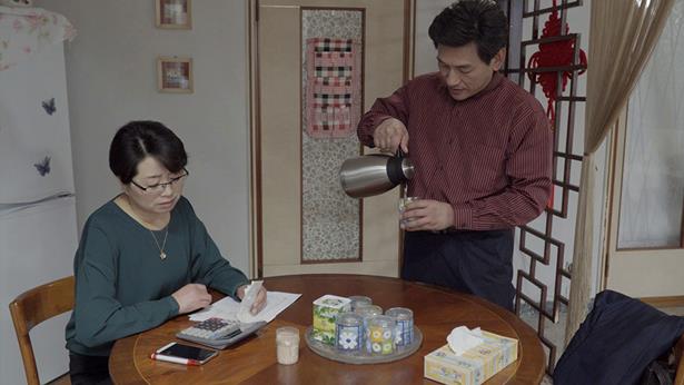 夫妻两人在说话