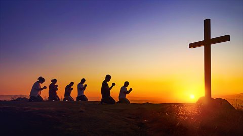 虽然人有罪，但主耶稣的赎罪祭是永远有效的