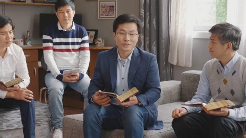 放下地位不容易