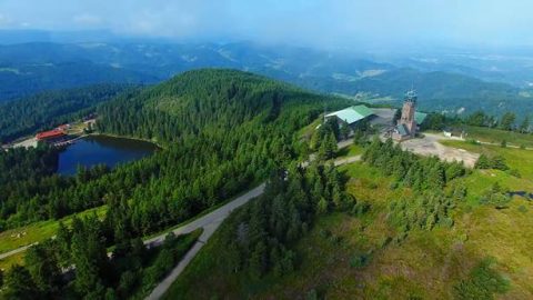 大山守护着沉睡中的人类