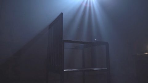 中共酷刑室内有一把铁椅阴森恐怖