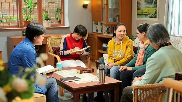 姊妹们在一起聚会