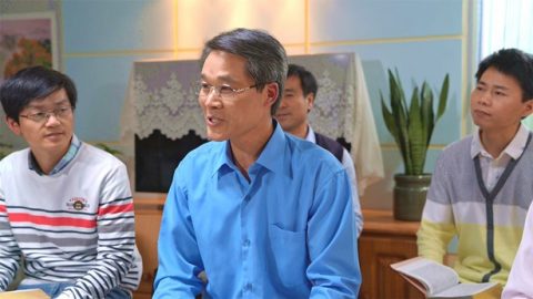 老弟兄在讲自己的经历