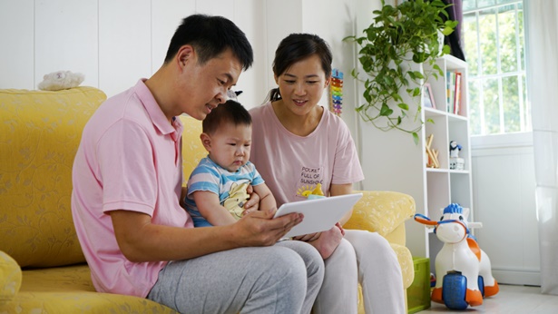 一家三口讀神話與